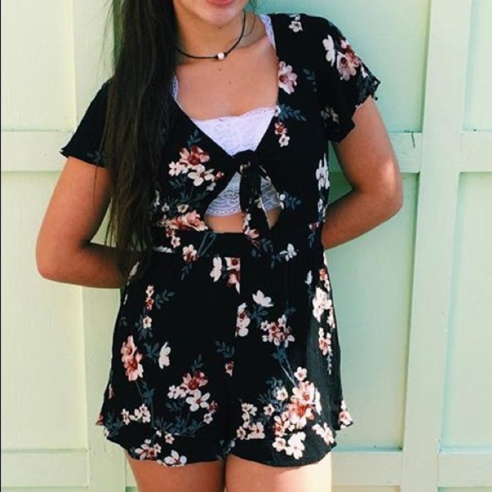 American Eagle floral Romper tie front